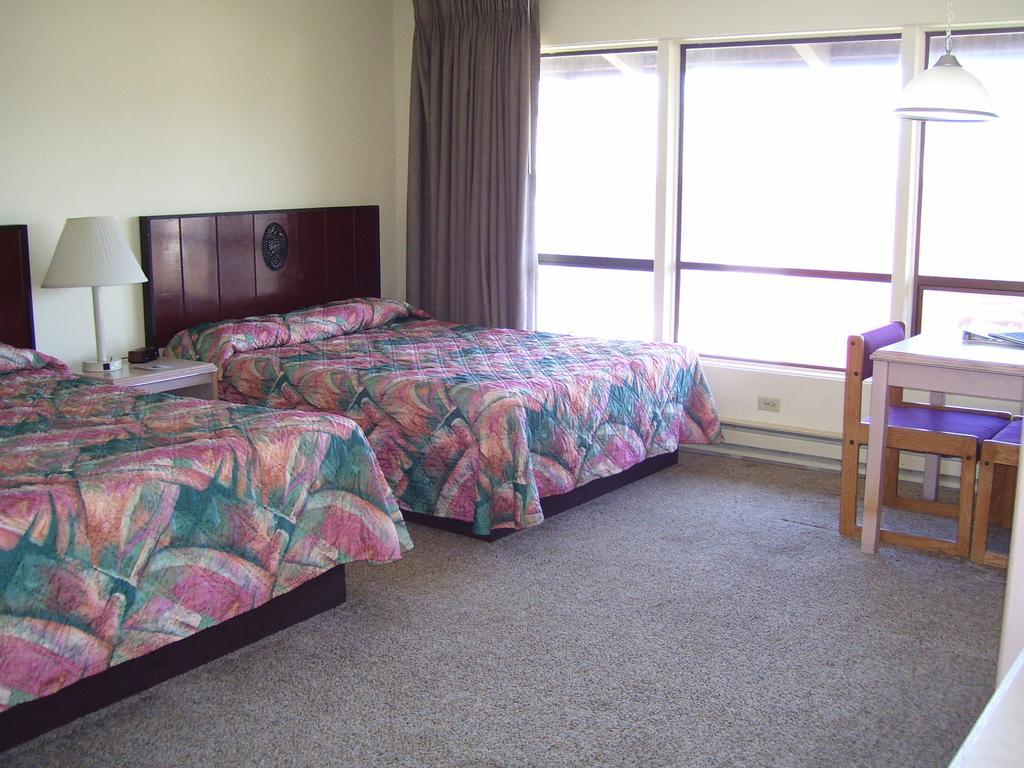 Sea Horse Ocean Front Lodging Lincoln City Room photo