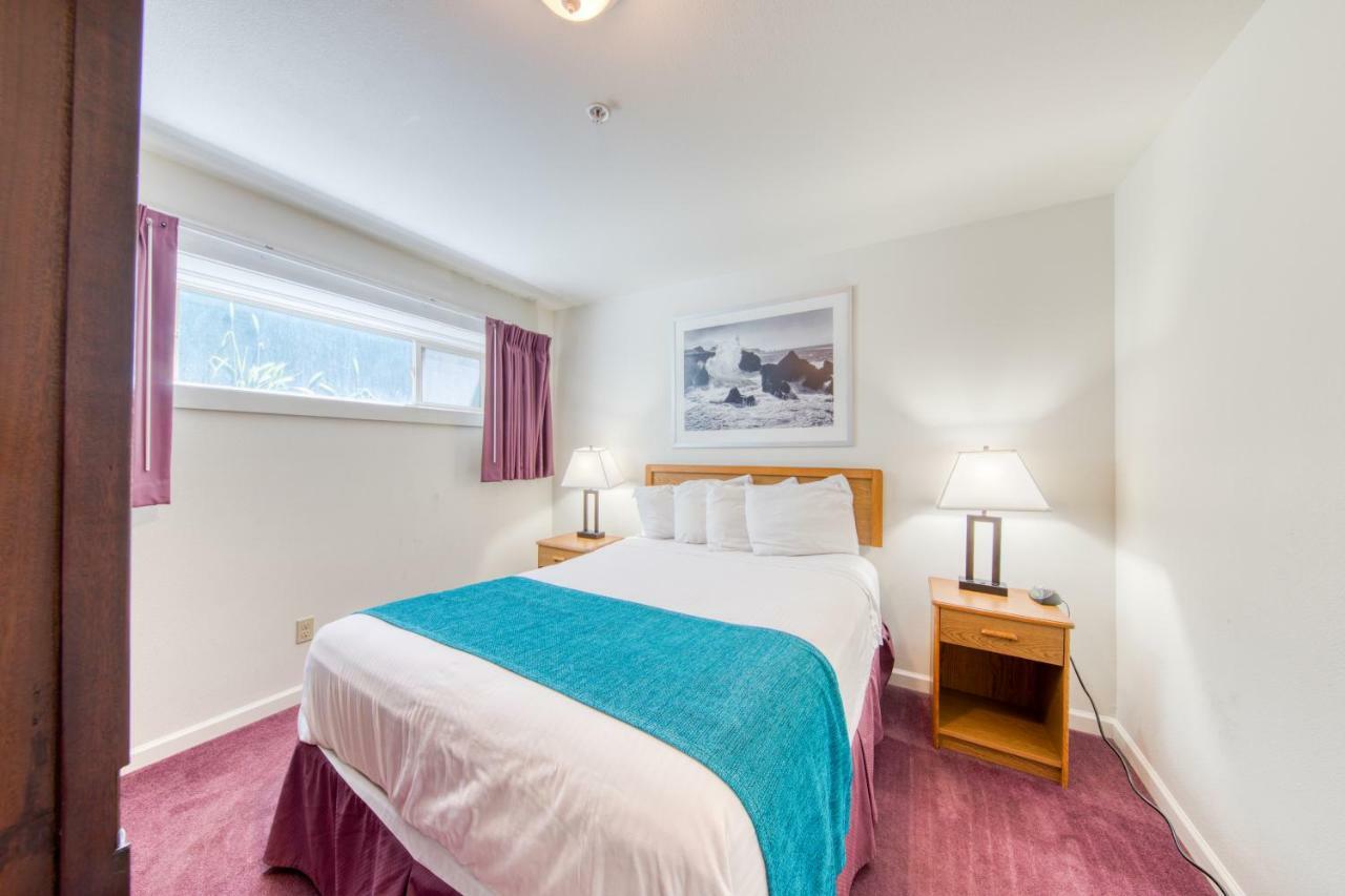 Sea Horse Ocean Front Lodging Lincoln City Room photo