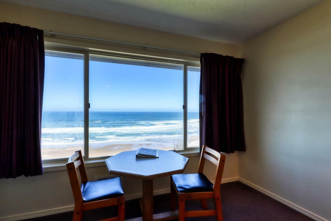 Sea Horse Ocean Front Lodging Lincoln City Room photo