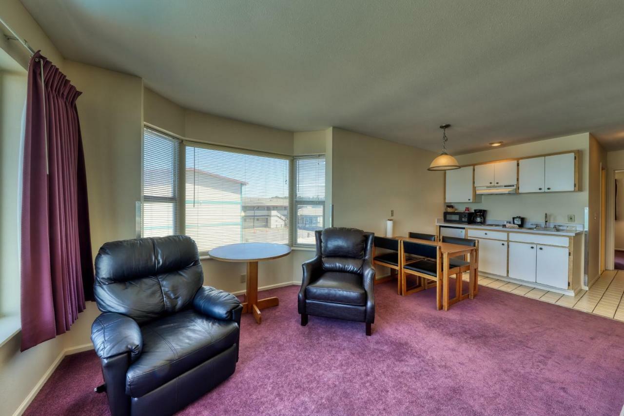 Sea Horse Ocean Front Lodging Lincoln City Room photo