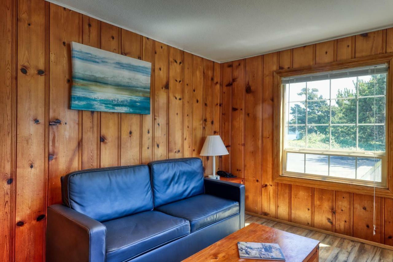 Sea Horse Ocean Front Lodging Lincoln City Room photo